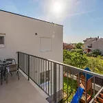 Apartament Awesome In With Swimming Pool *