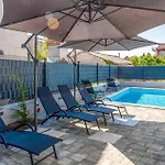 Apartament Awesome In With Swimming Pool Zadar