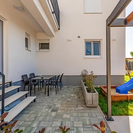 Awesome In With Swimming Pool Zadar