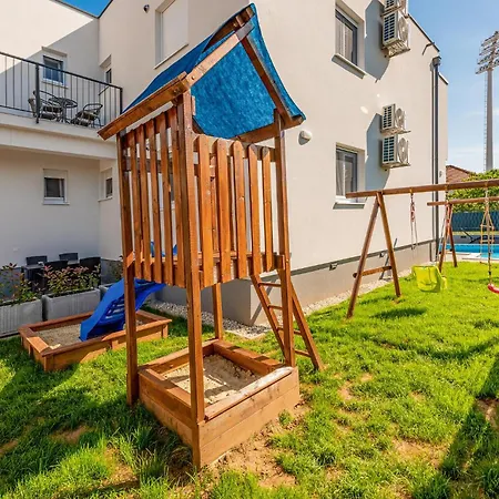 Apartman Awesome In With Swimming Pool Zadar