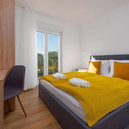Apartman Awesome In With Swimming Pool