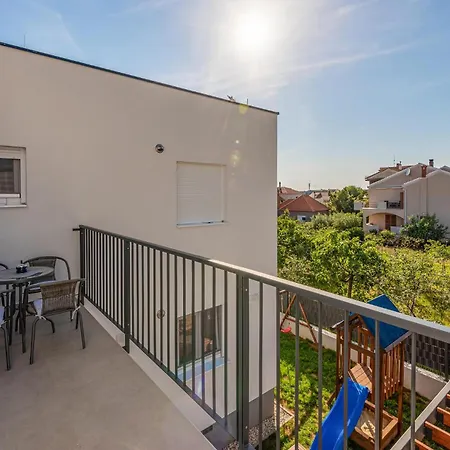 Apartman Awesome In With Swimming Pool *