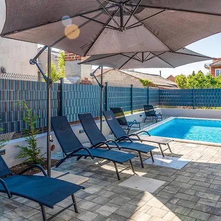Apartman Awesome In With Swimming Pool Zadar