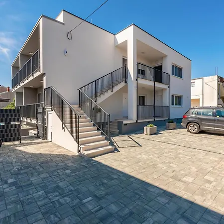 Apartman Awesome In With Swimming Pool