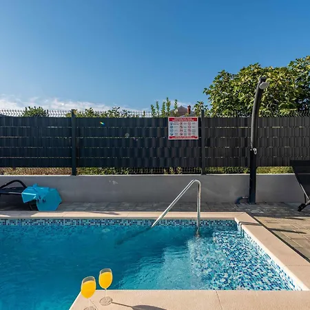 Awesome In With Swimming Pool Apartman *