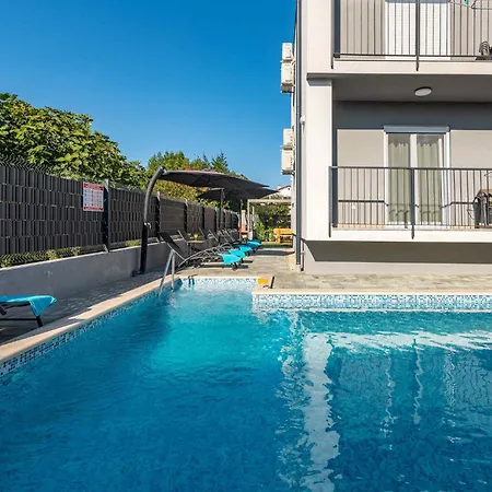 Apartman Awesome In With Swimming Pool *