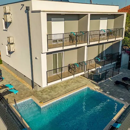 Apartman Awesome In With Swimming Pool *